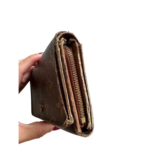 LOUIS VUITTON Porte Monnaie Tresor Monogram Wallet - Picture 10 of 11